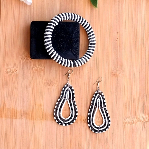 2PC Beautiful Kenyan Maasai Beaded Bracelet and Earrings Set - Picture 2 of 12